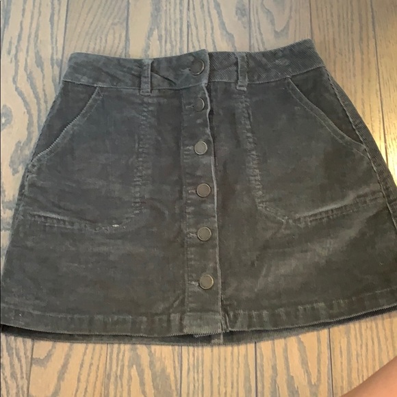 Army green skirt - Picture 1 of 2